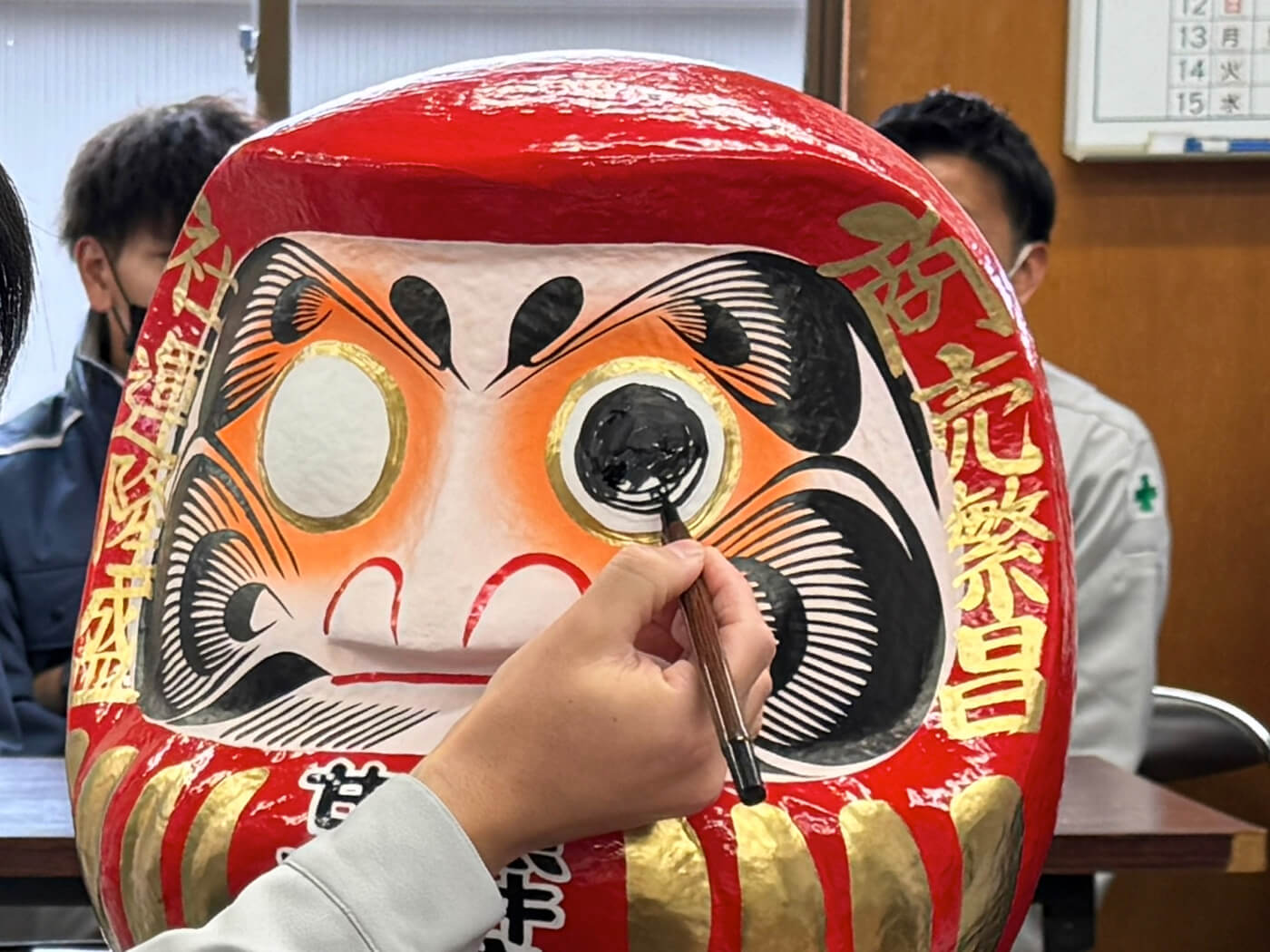 達磨の目入れ