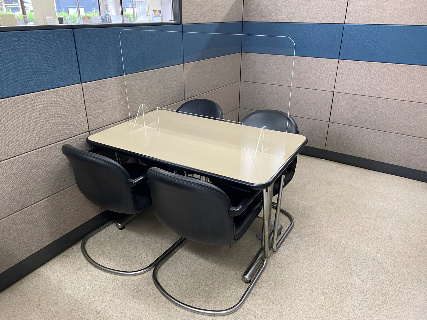 アクリル板の設置