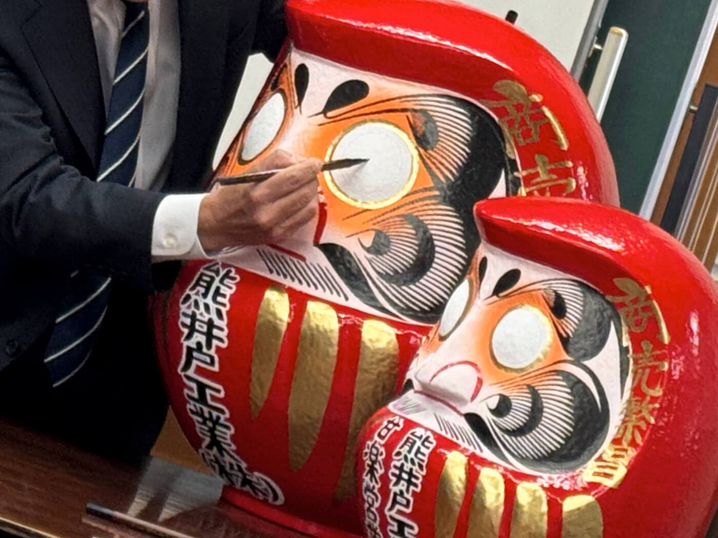 達磨の目入れ