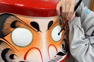 だるまの目入れを行いました！