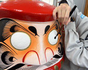 だるまの目入れを行いました！