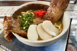 採用担当ランチ通信🍴「てぃーだ」で一本ソーキそば✨