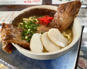採用担当ランチ通信🍴「てぃーだ」で一本ソーキそば✨